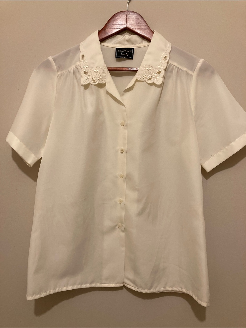 Southern Lady Cream Short-Sleeve Button-Up Blouse with Embroidered Collar M